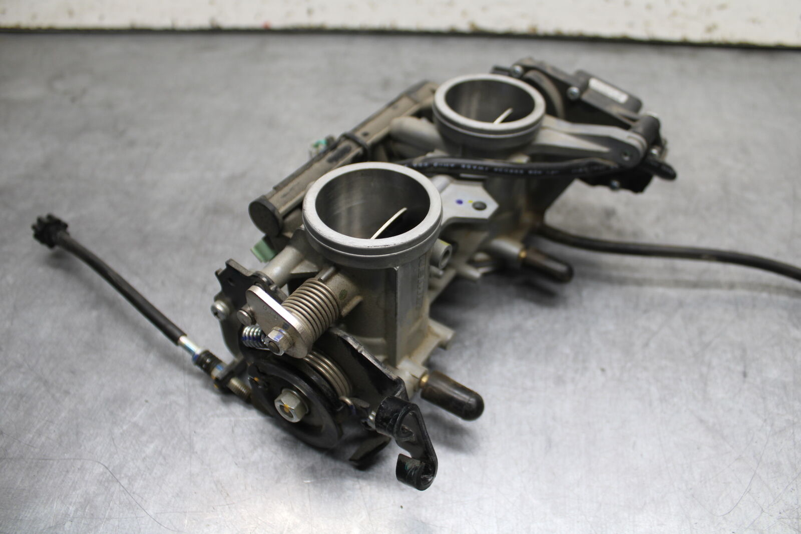 18-24 KAWASAKI NINJA 650 MAIN FUEL INJECTORS / THROTTLE BODIES BB725