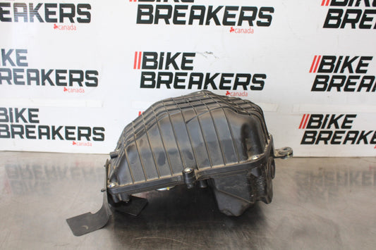 24-25 KAWASAKI NINJA 500 ABS AIRBOX AIR INTAKE FILTER BOX BB899