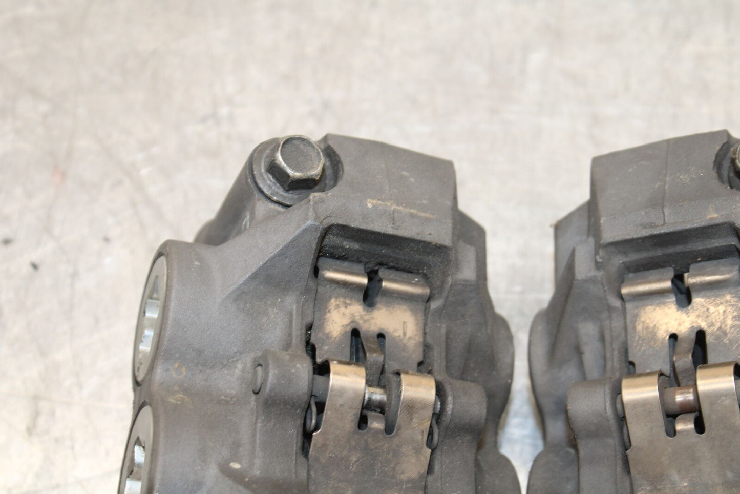 06 YAMAHA YZF R6 RIGHT LEFT FRONT BRAKE CALIPER SET PAIR CALIPERS BB716