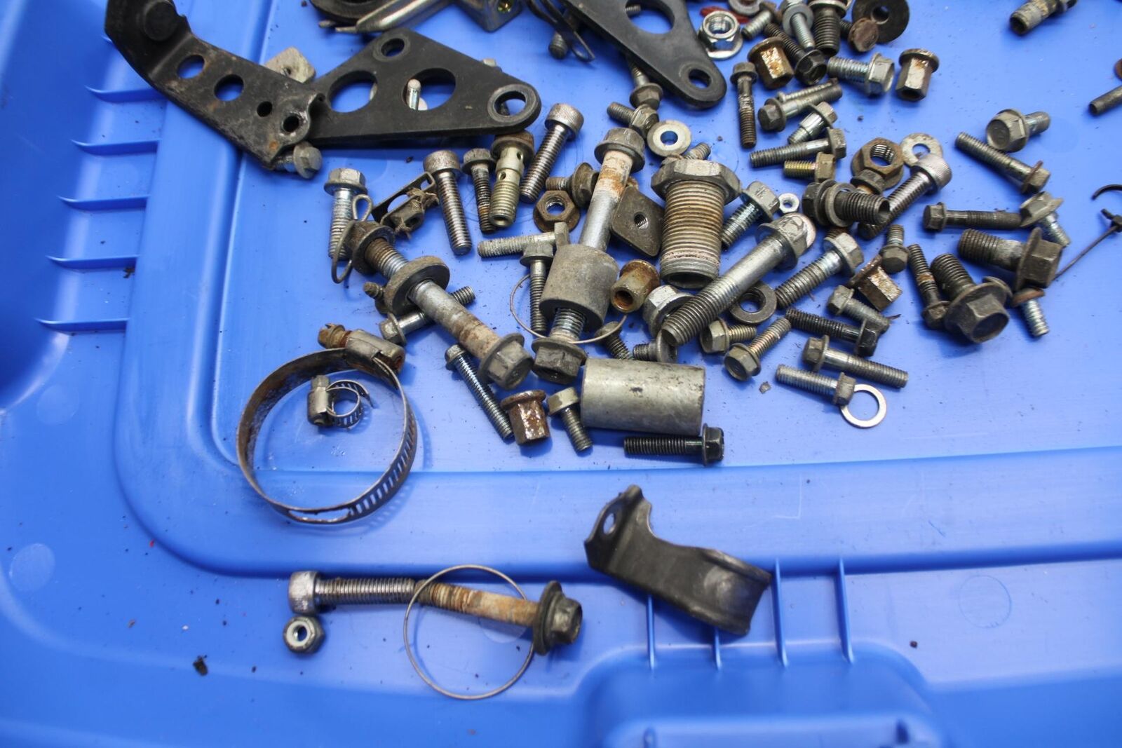 1992 Honda CBR600F2 LEFTOVER MOUNTING BOLTS HARDWARE MOTOR SCREWS BB40