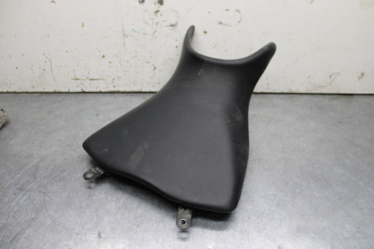 19-24 YAMAHA R3 FRONT DRIVERS SEAT PAD SADDLE PILLION BB736