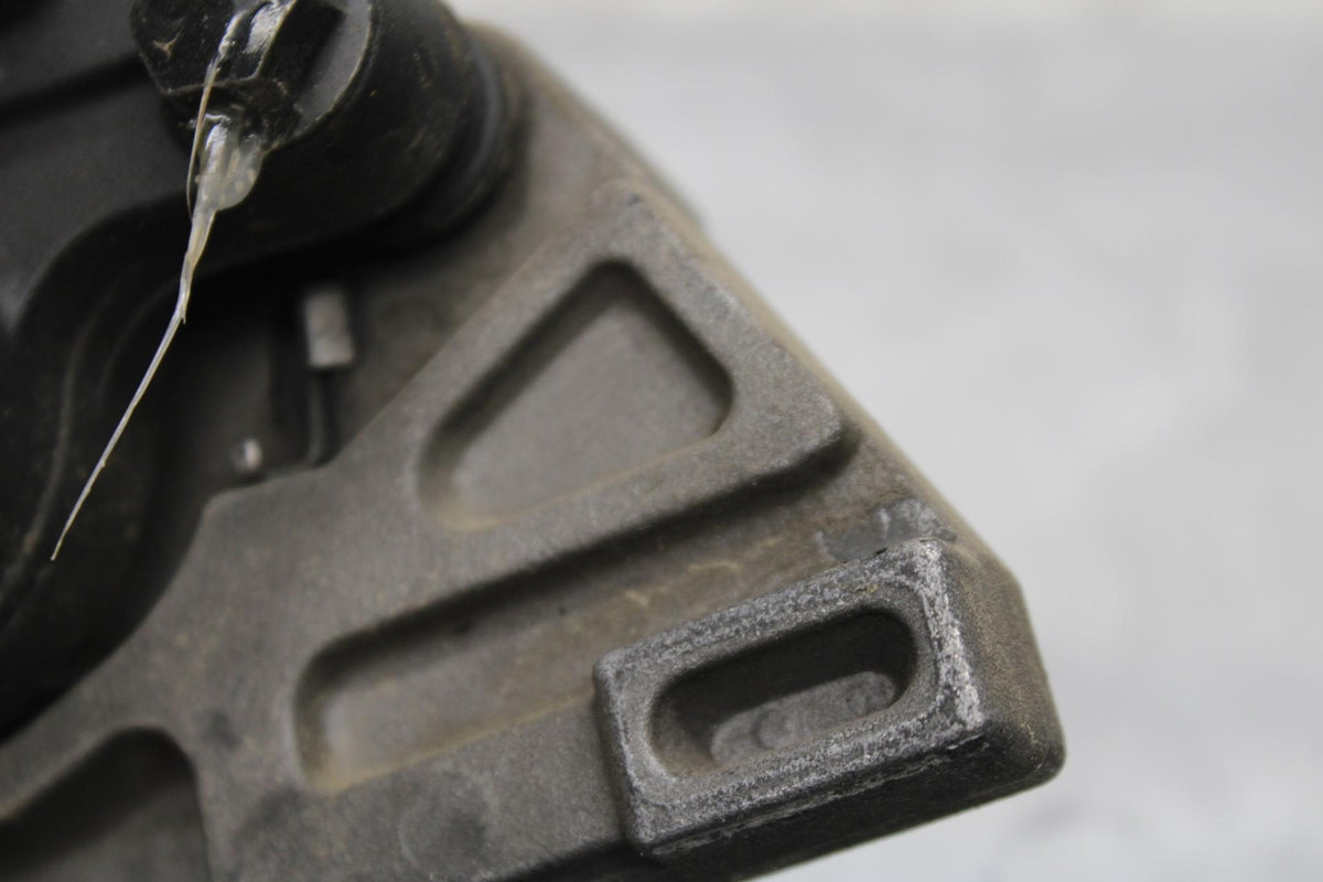2007 Yamaha YZF R6S REAR BACK BRAKE CALIPER W MOUNT BRACKET BB594