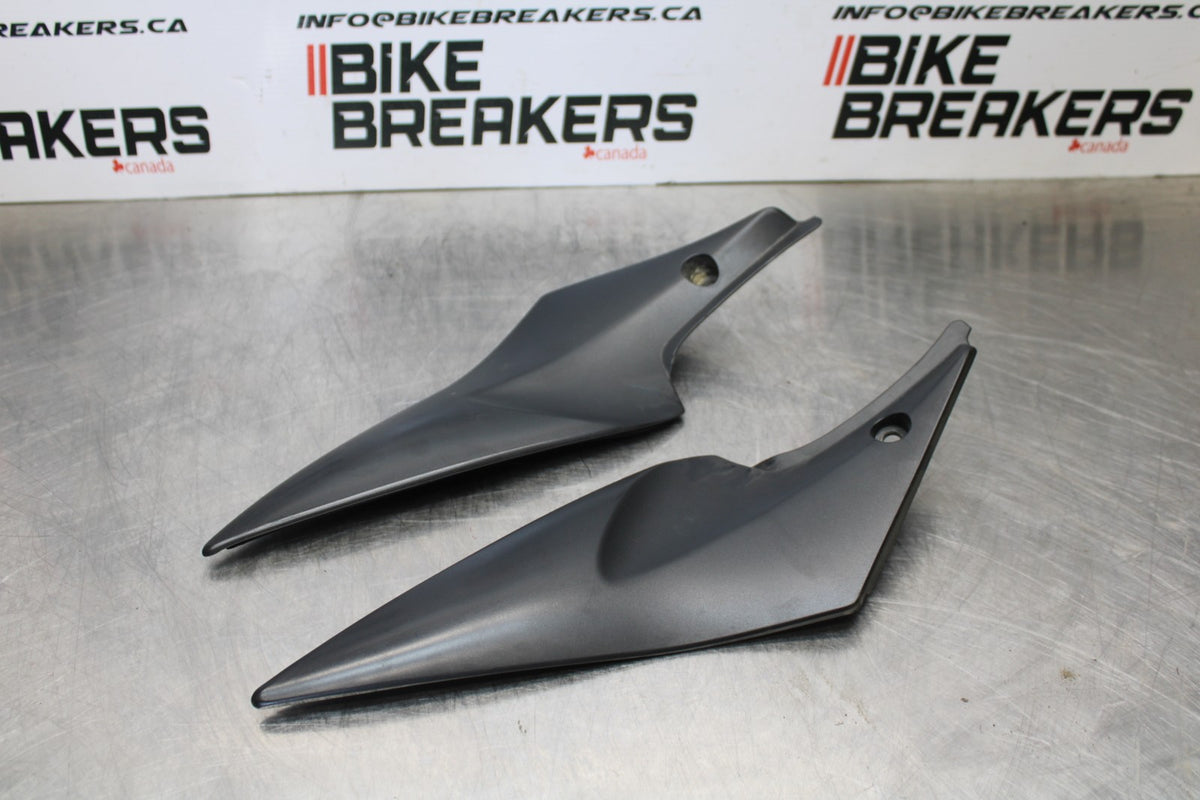 06-07 SUZUKI GSXR 600 RIGHT LEFT FRONT SIDE SEAT PANELS TRIMS COWLS BB178