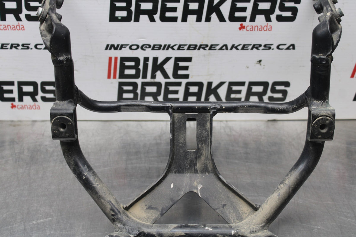 01-03 SUZUKI GSXR600 UPPER FAIRING MIRROR GAUGES STAY BRACKET BB841