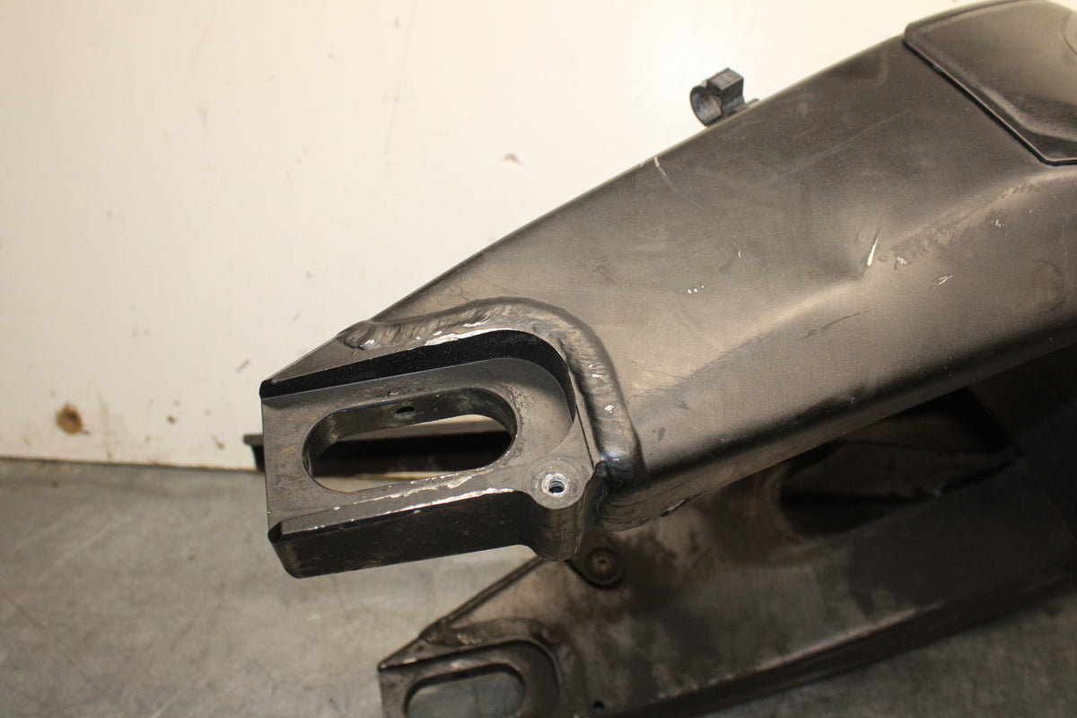 06 YAMAHA YZF R6 REAR SWINGARM BACK SUSPENSION SWING ARM BB716