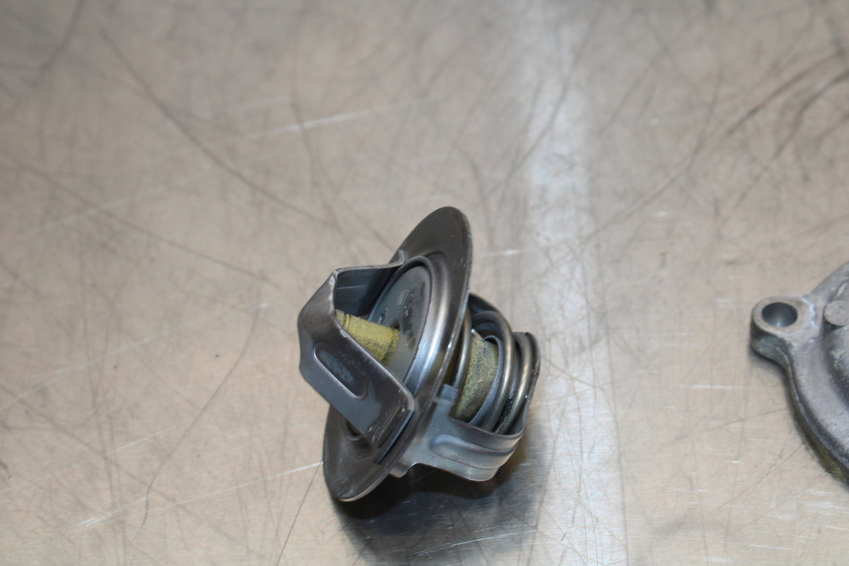 13-18 KAWASAKI NINJA ZX6R THERMOSTAT W HOUSING ASSEMBLY BB143