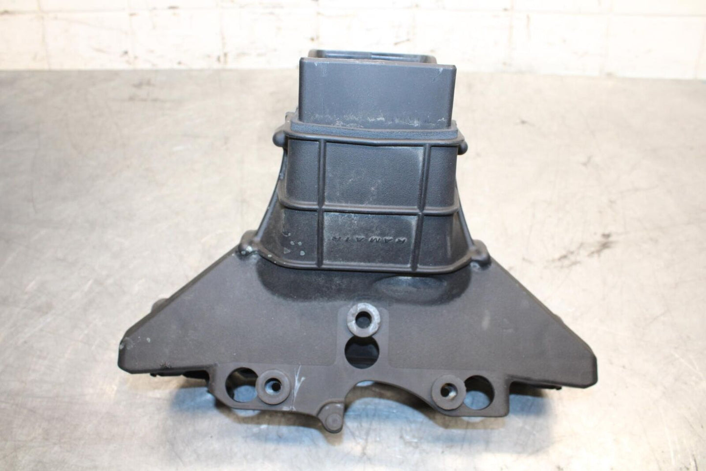 2009 Kawasaki Ninja ZX6R ZX600R UPPER FAIRING MIRROR GAUGES STAY BRACKET BB548