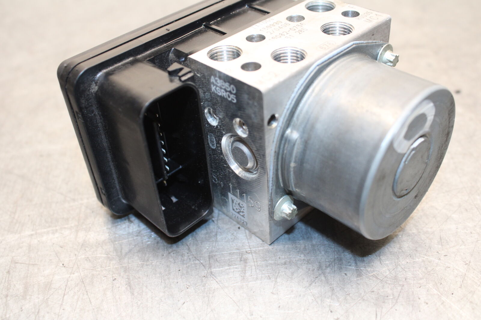 16 KAWASAKI NINJA ZX10R ABS PUMP UNIT MODULE 16082-0757 BB650