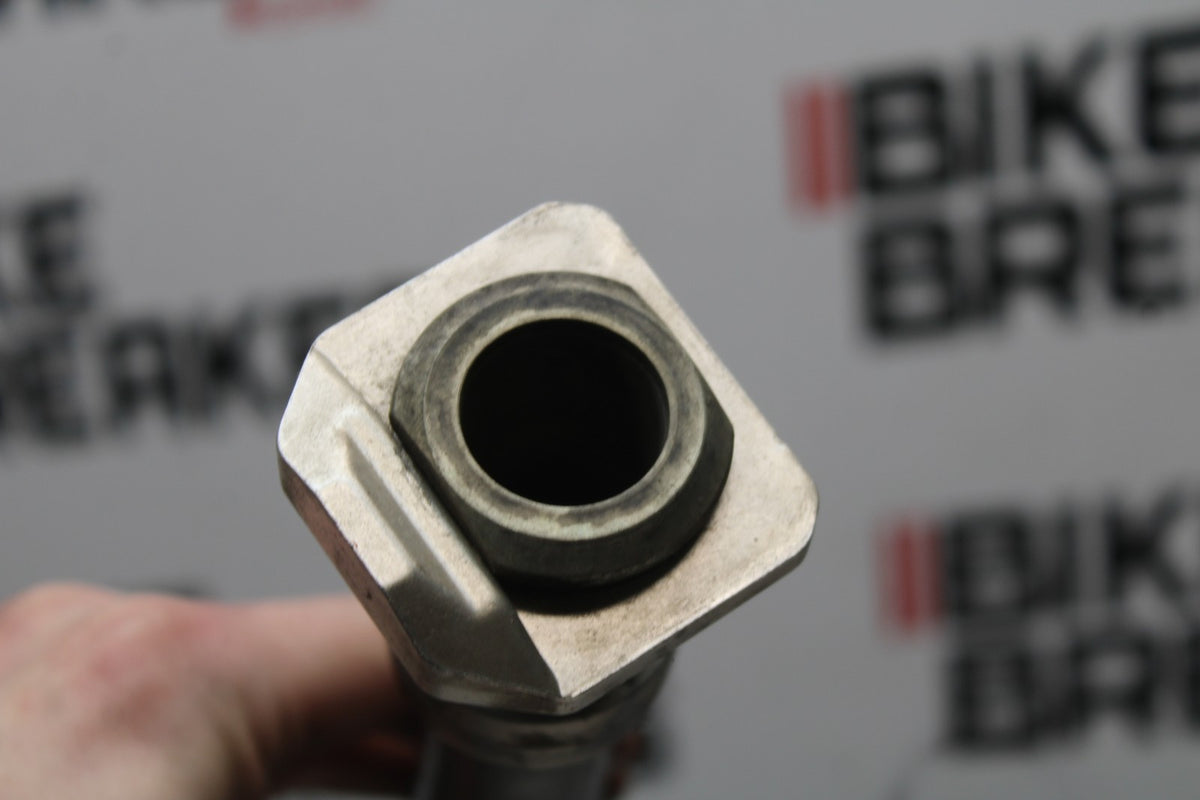 08-10 SUZUKI GSXR 600 REAR AXLE BACK WHEEL RIM PIVOT BOLT AXEL BB835