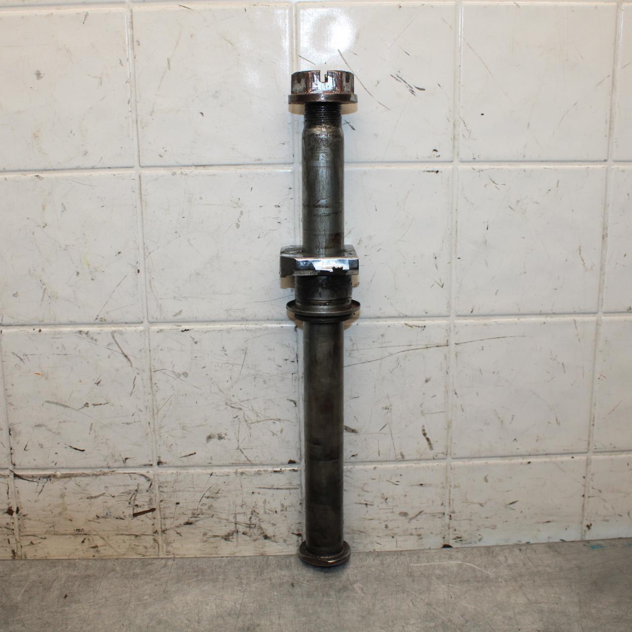2001 Suzuki GSXR750 REAR AXLE BACK WHEEL RIM PIVOT BOLT AXEL 64711-33E10 BB553