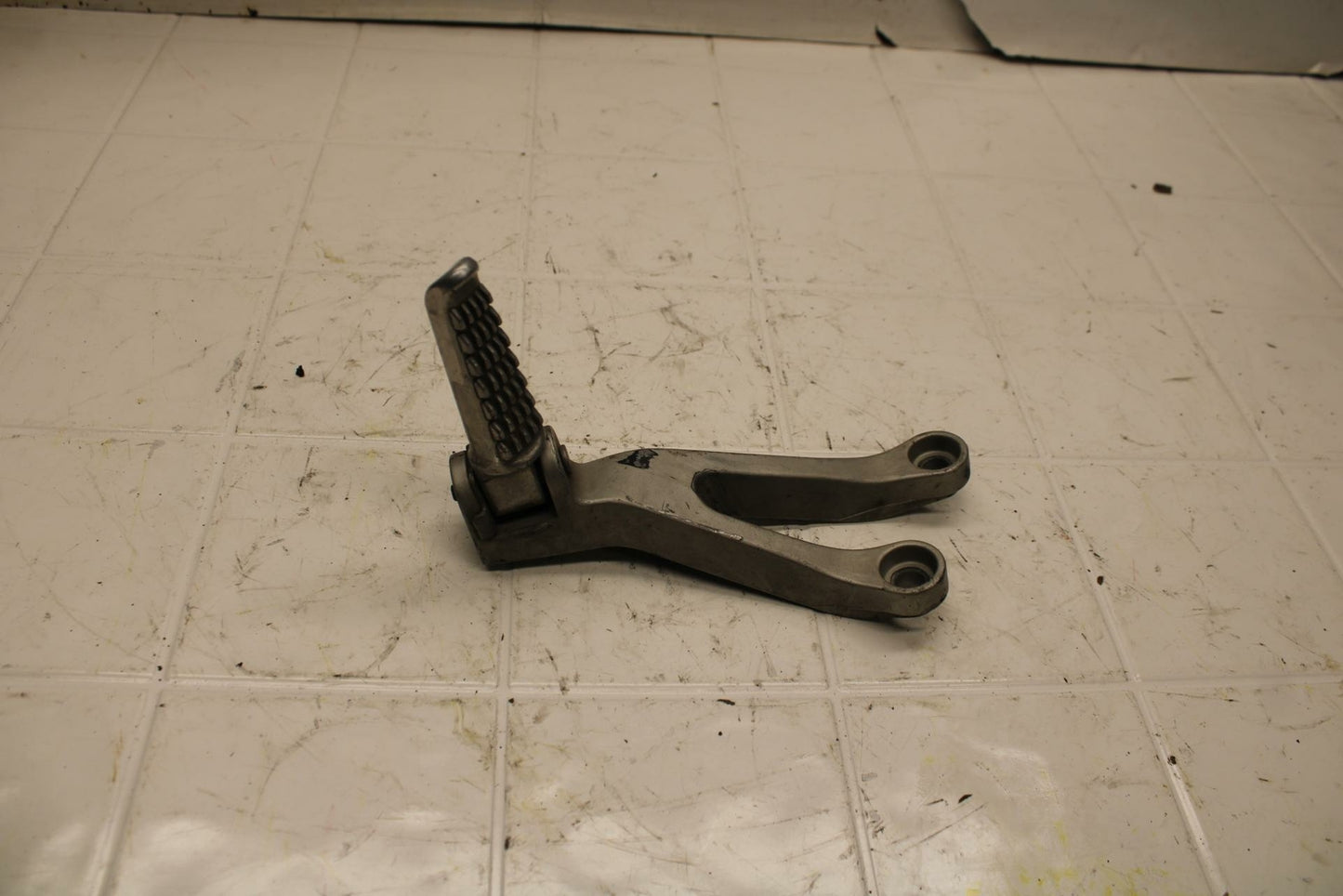 02-03 KAWASAKI NINJA ZX9R ZX900F RIGHT REAR BACK PASSENGER PEG BB06