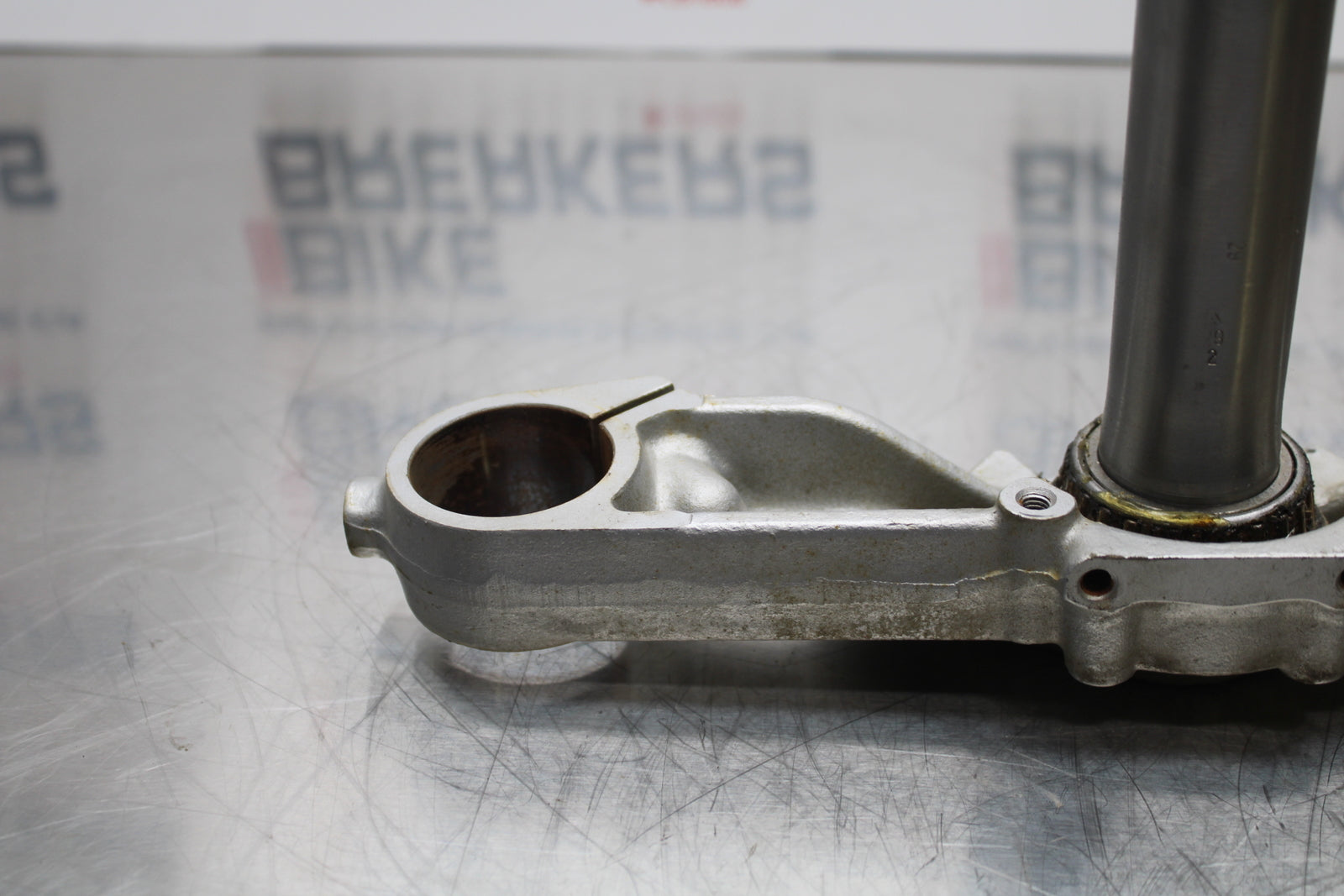 04 SUZUKI INTRUDER 800 FRONT FORKS CLAMP LOWER TRIPLE TREE STEM BB758