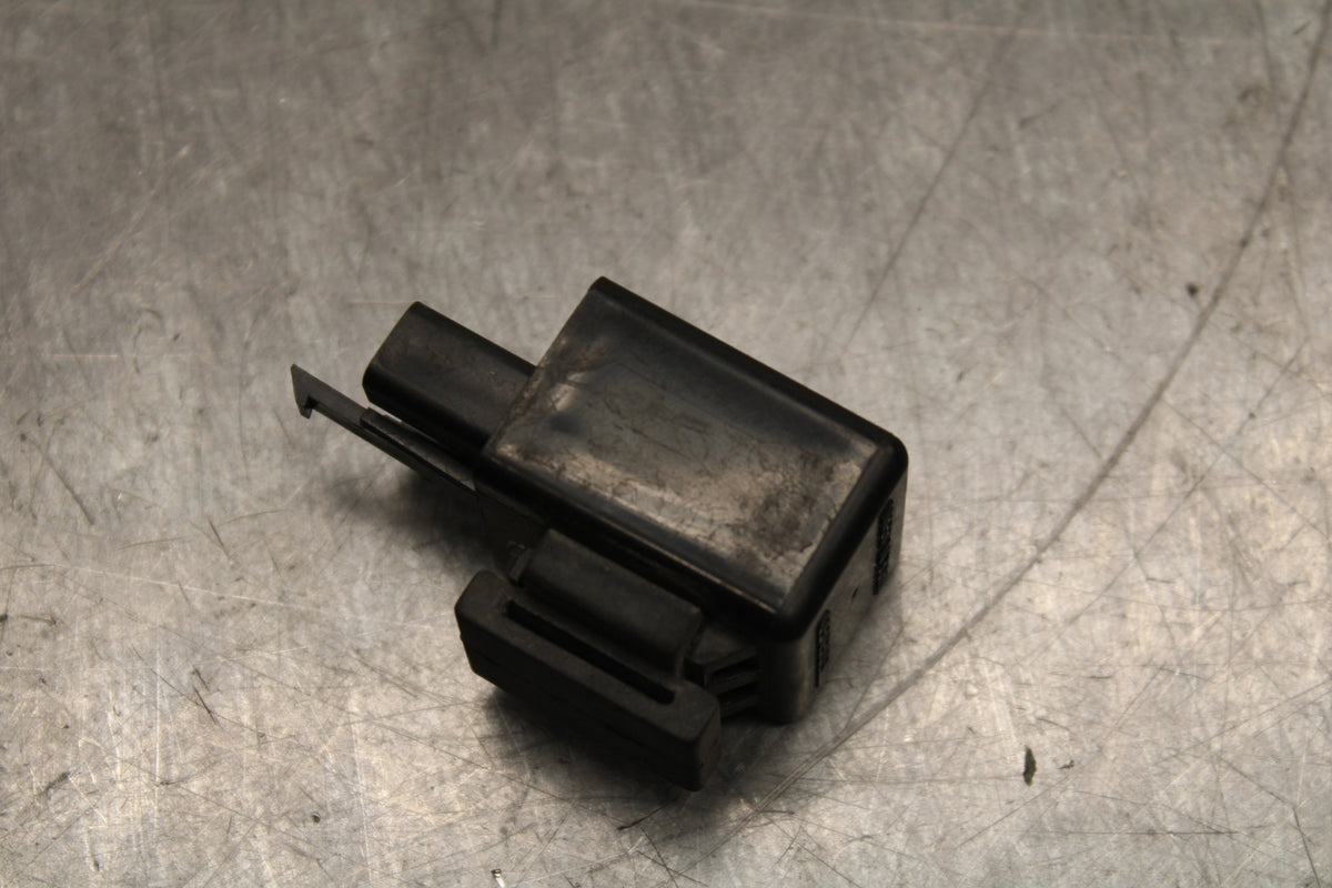 03-05 YAMAHA YZF R6  TURN SIGNAL BLINKER RELAY FLASHER SWITCH BB132