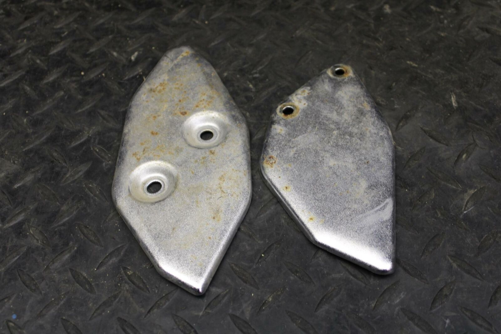 19 YAMAHA YZF R3 LEFT REARSET REAR SET HEEL GUARD COVER  BB177