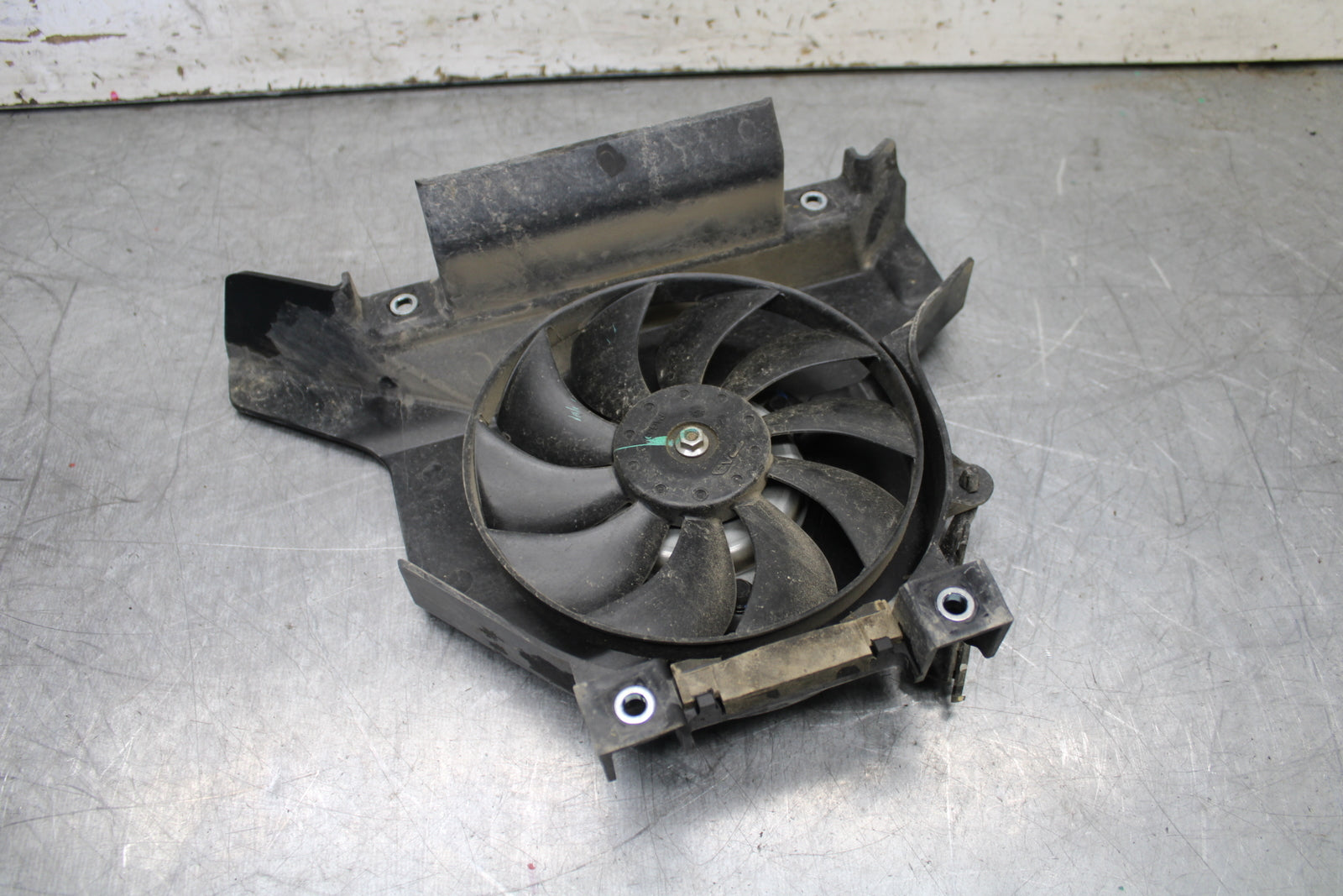 19-22 KAWASAKI Z400 ENGINE RADIATOR COOLING FAN BB708