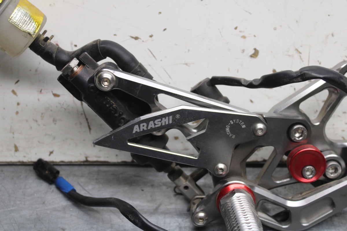 07-08 YAMAHA YZF R1 RIGHT REARSET REAR SET DRIVER FOOT PEG REST STOP BB724