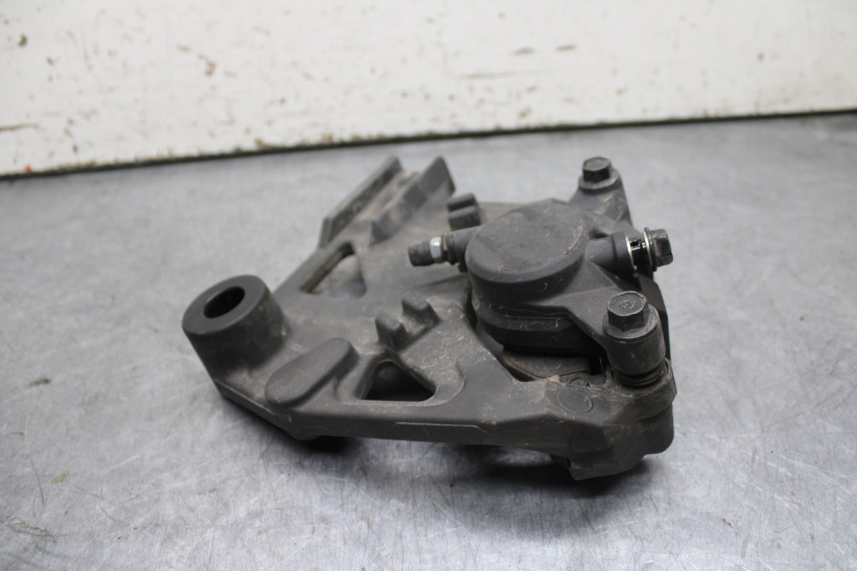 17-24 YAMAHA BOLT XVS950 REAR BACK BRAKE CALIPER W MOUNT BRACKET BB729