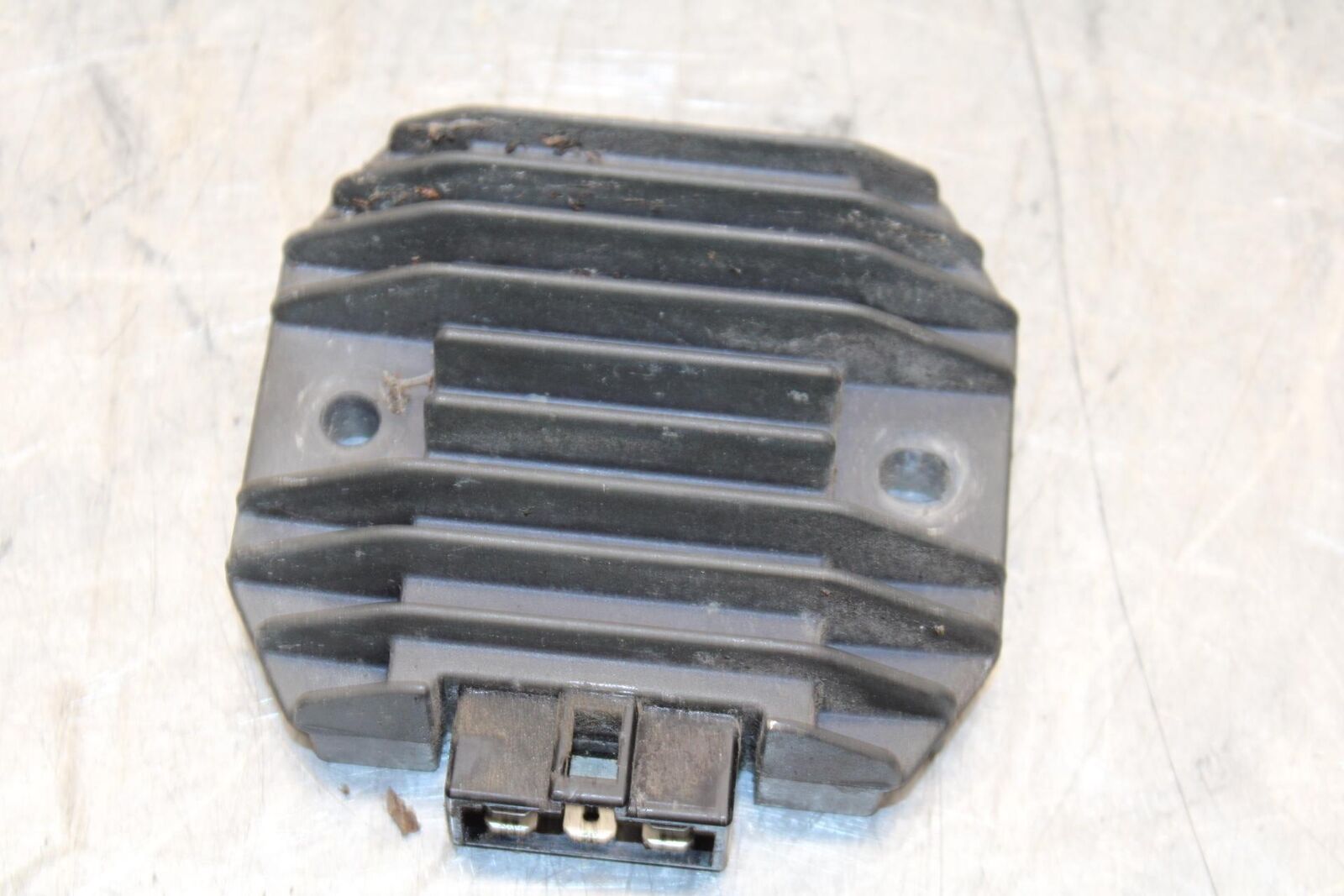 2000 Yamaha YZF R6 RECTIFIER VOLTAGE REGULATOR 4JH-81960-01-00 BB558