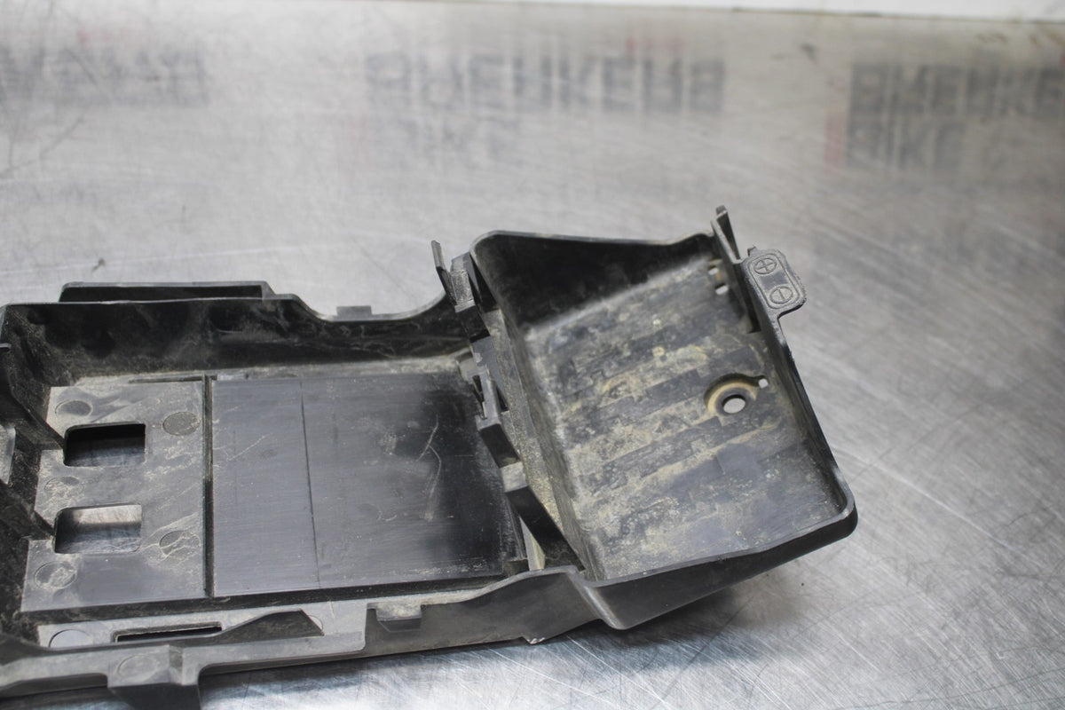 06-07 SUZUKI GSXR 600 REAR BACK TAIL UNDERTAIL BATTERY TRAY PLASTIC BB822