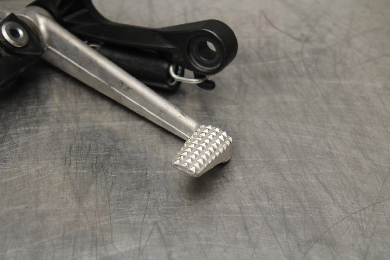 21-23 KAWASAKI NINJA ZX6R RIGHT REARSET REAR SET DRIVER FOOT PEG REST STOP BB179