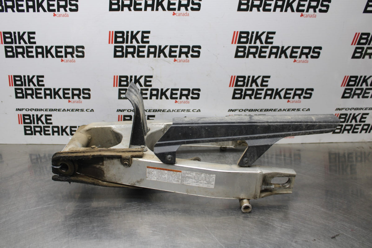 01-03 SUZUKI GSXR600 REAR SWINGARM BACK SUSPENSION SWING ARM BB841