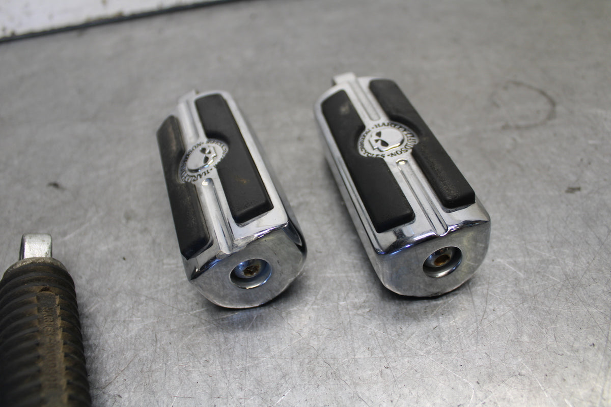 04-16 HARLEY-DAVIDSON SPORTSTER 883 FRONT REAR FOOT RESTS PEGS SET PAIR BB680