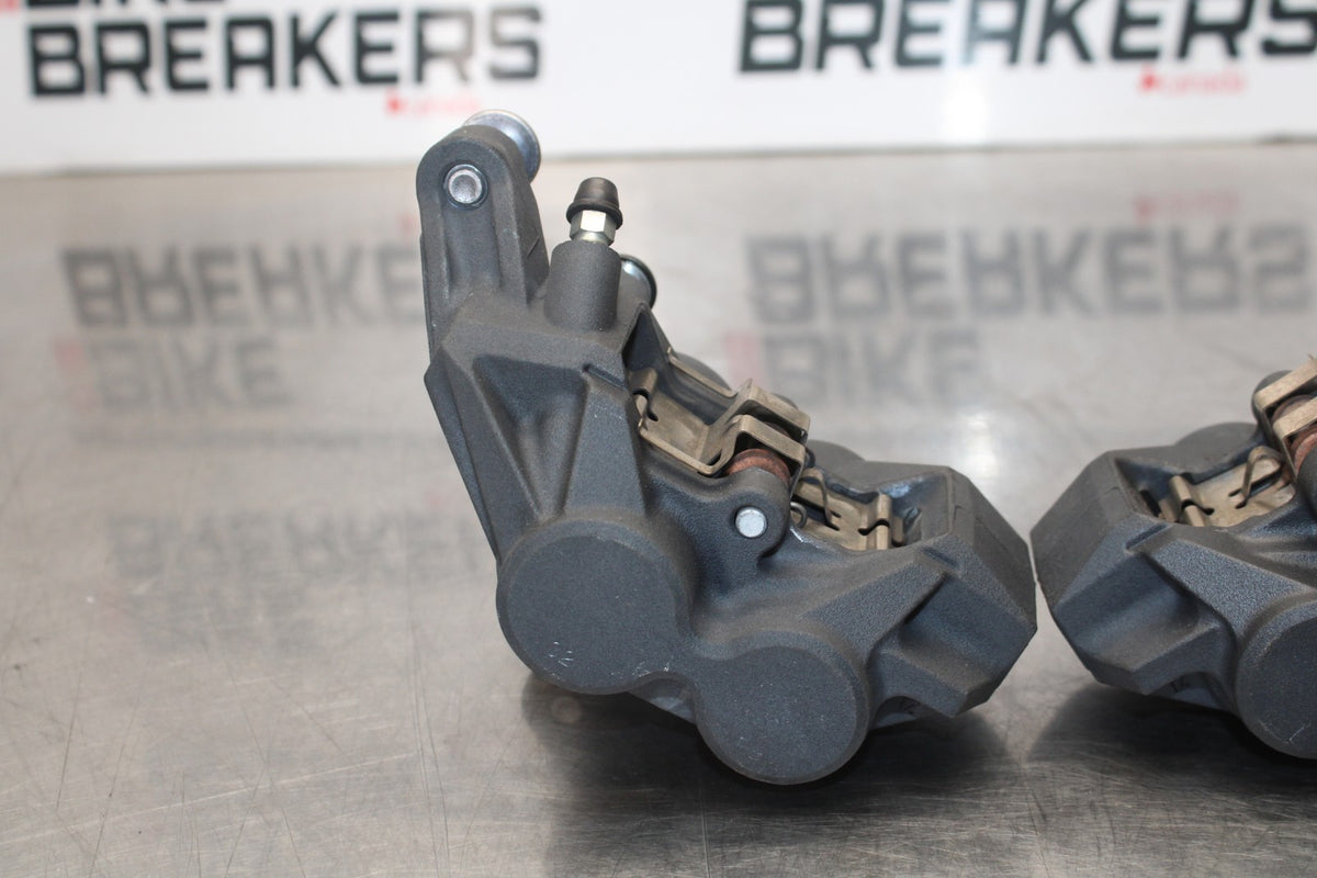23-24 YAMAHA MT-07 RIGHT LEFT FRONT BRAKE CALIPER SET PAIR CALIPERS BB194