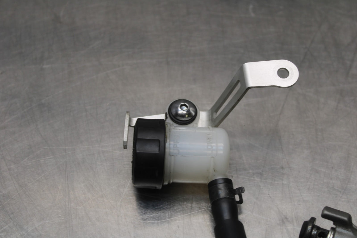 18 YAMAHA YZF R1  REAR BACK BRAKE MASTER CYLINDER W RESERVOIR BB838