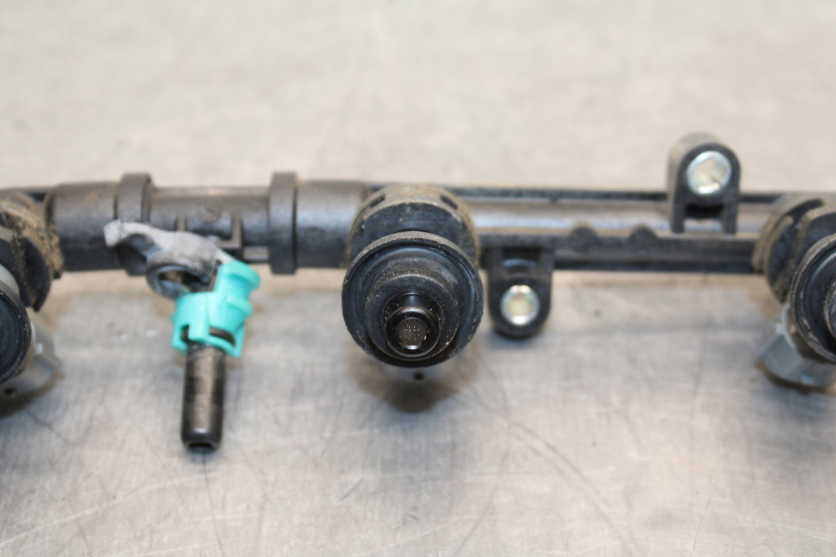 12-16 HONDA CBR1000RR SECONDARY FUEL INJECTORS TOP AIRBOX GAS RAIL BB114