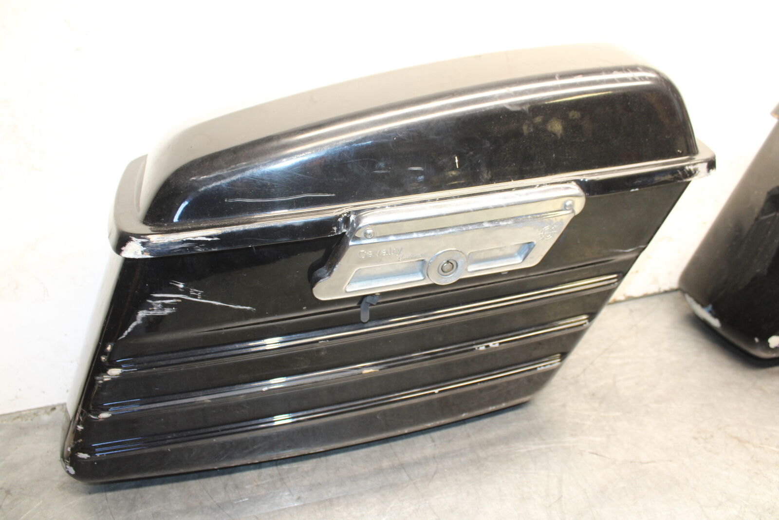 05-09 SUZUKI BOULEVARD C90 SIDE CARGO LUGGAGE SADDLEBAG BAG COMPARTMENT BB692