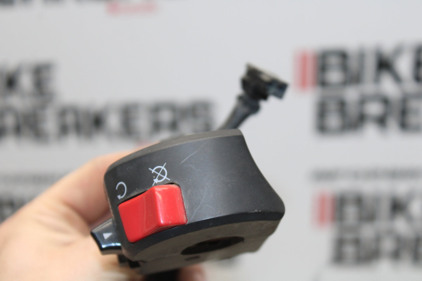 04-05 KAWASAKI NINJA ZX10R RIGHT CLIP ON HANDLE KILL OFF START SWITCHES BB163