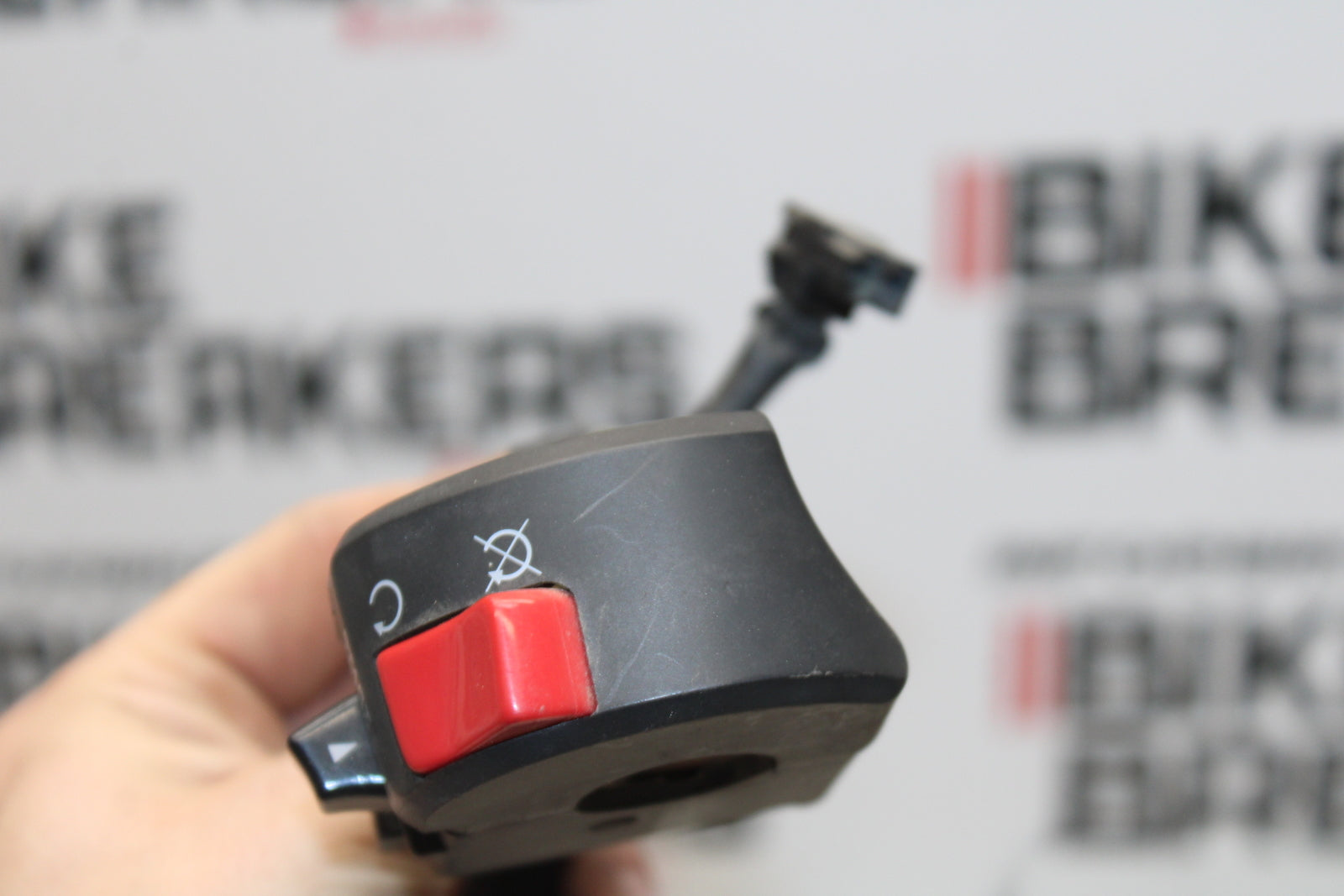 04-05 KAWASAKI NINJA ZX10R RIGHT CLIP ON HANDLE KILL OFF START SWITCHES BB163