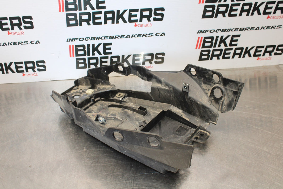 17-22 KTM 390 DUKE REAR BACK TAIL UNDERTAIL BATTERY TRAY PLASTIC BB180