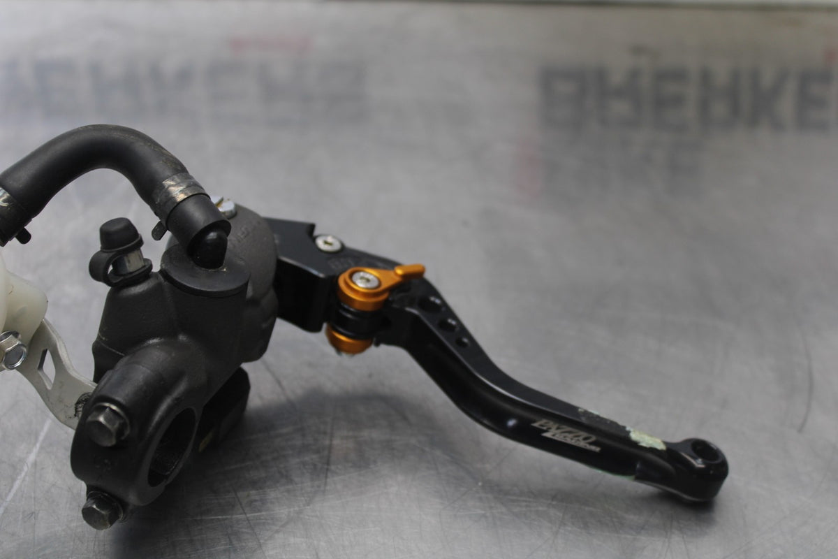 11-26 SUZUKI GSXR750 FRONT BRAKE MASTER CYLINDER w/ LEVER BB900