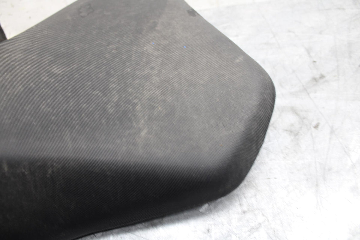 13 SUZUKI GSXR750 FRONT DRIVERS SEAT PAD SADDLE PILLION BB474