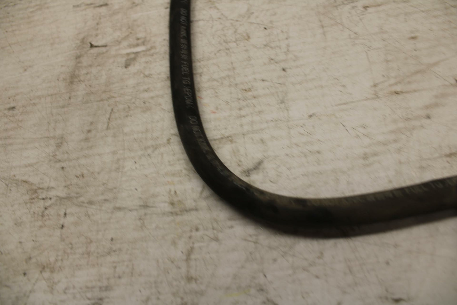 09 YAMAHA FZ6 FUEL HOSE GAS LINE TUBE PIPE BB295