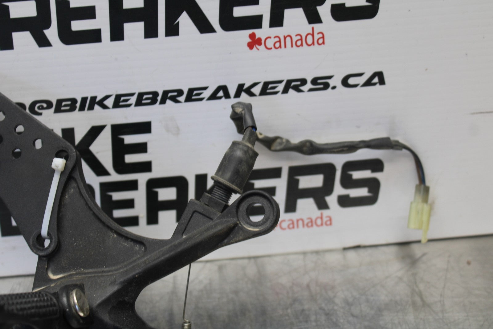 07-08 KAWASAKI NINJA ZX6R RIGHT REARSET REAR SET DRIVER FOOT PEG REST STOP BB203