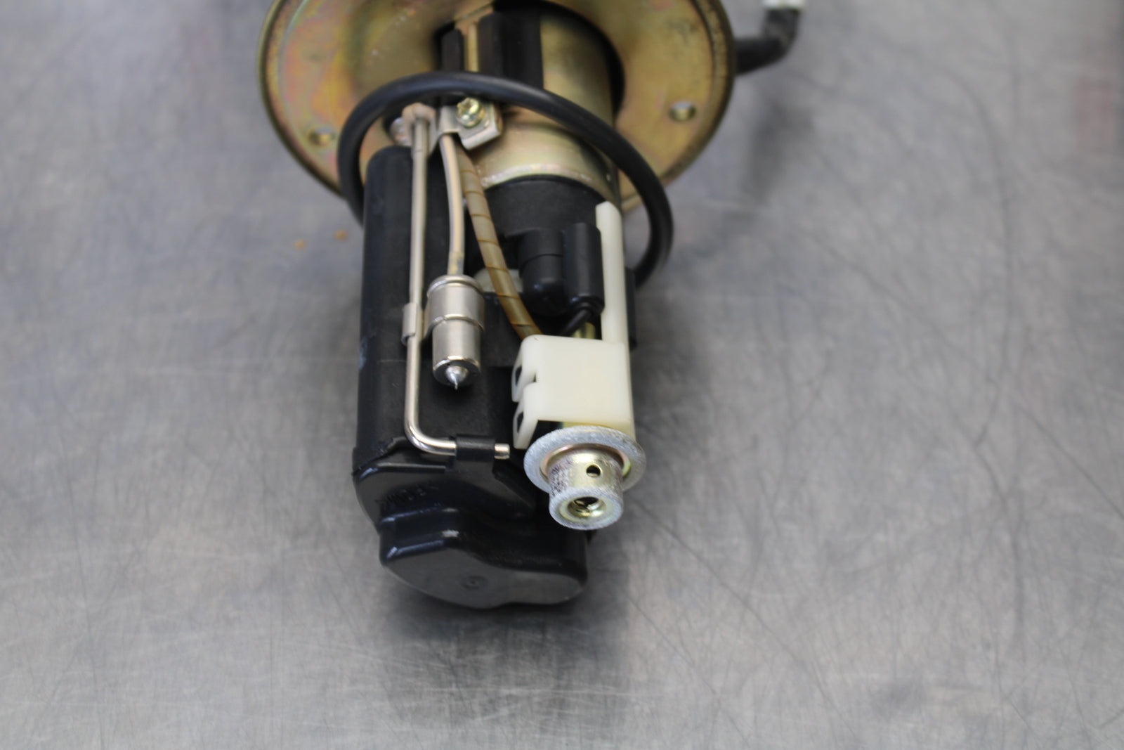 03 SUZUKI SV650S FUEL PUMP GAS PETROL SENDER UNIT