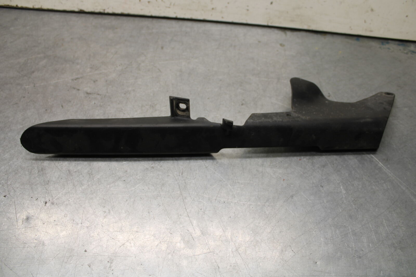 16 KAWASAKI NINJA ZX10R REAR BACK DRIVE CHAIN GUARD SHIELD 36014-0062  BB650