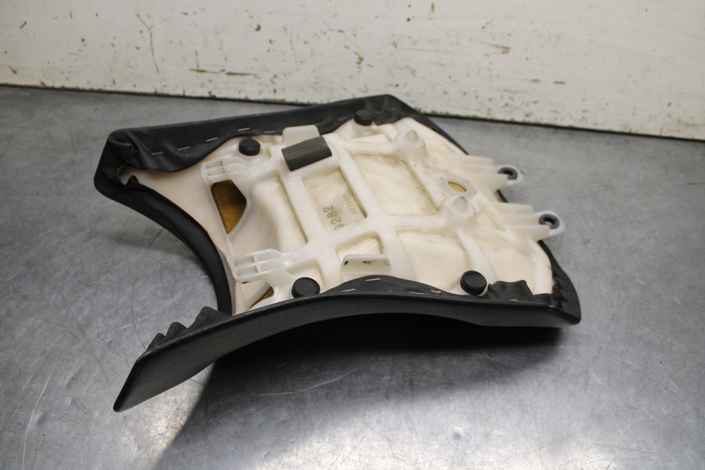 12-13 KAWASAKI Z1000 FRONT DRIVERS SEAT PAD SADDLE PILLION BB743