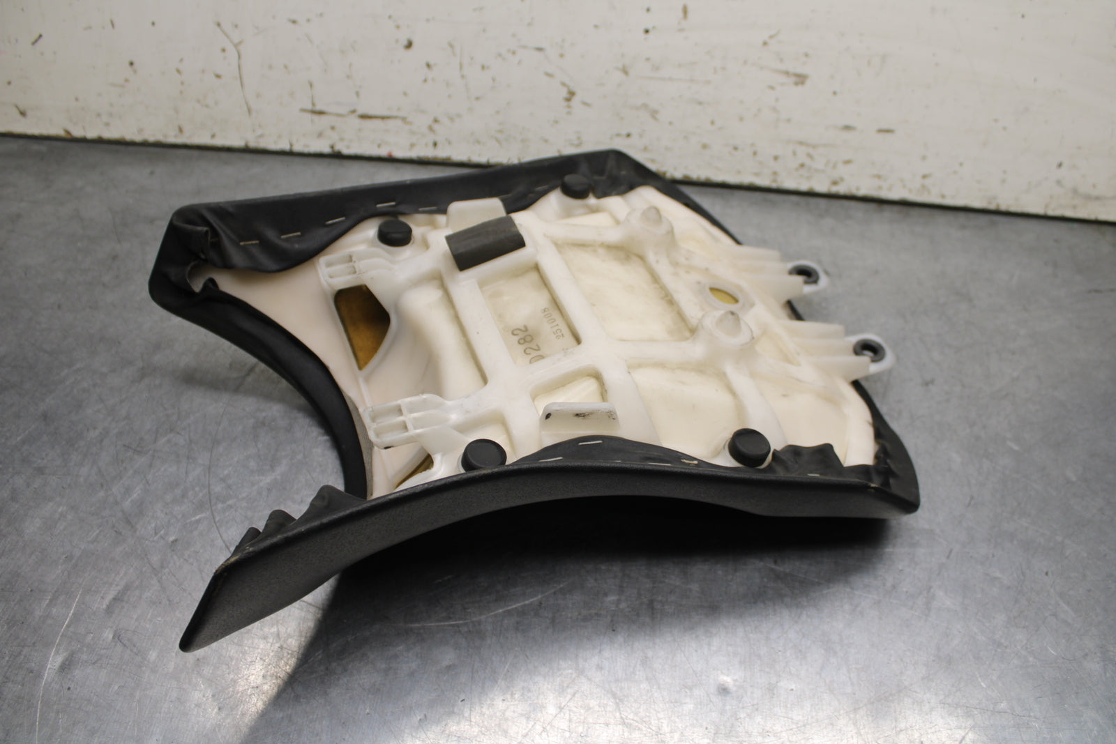 12-13 KAWASAKI Z1000 FRONT DRIVERS SEAT PAD SADDLE PILLION BB743