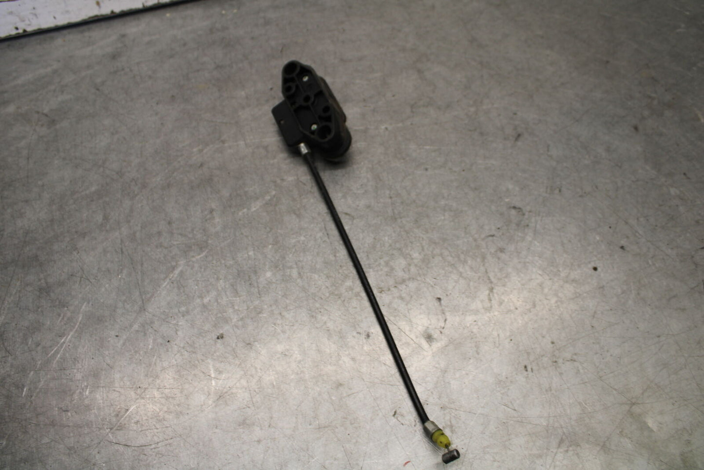 05-06 SUZUKI GSXR1000 REAR PASSENGER SEAT LATCH LOCK ASSEMBLY 45280-01A00 BB663