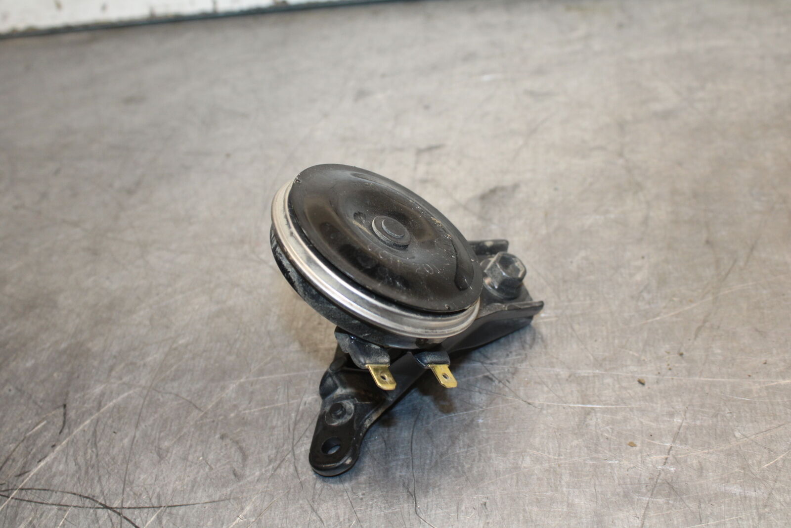 19-24 YAMAHA R3 HORN SIGNAL BB736