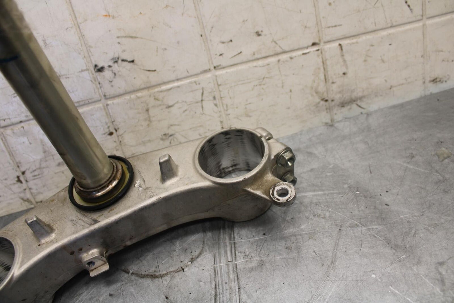 2009 Suzuki GSXR750  FORKS CLAMP LOWER TRIPLE TREE STEM 51410-01H10 BB508