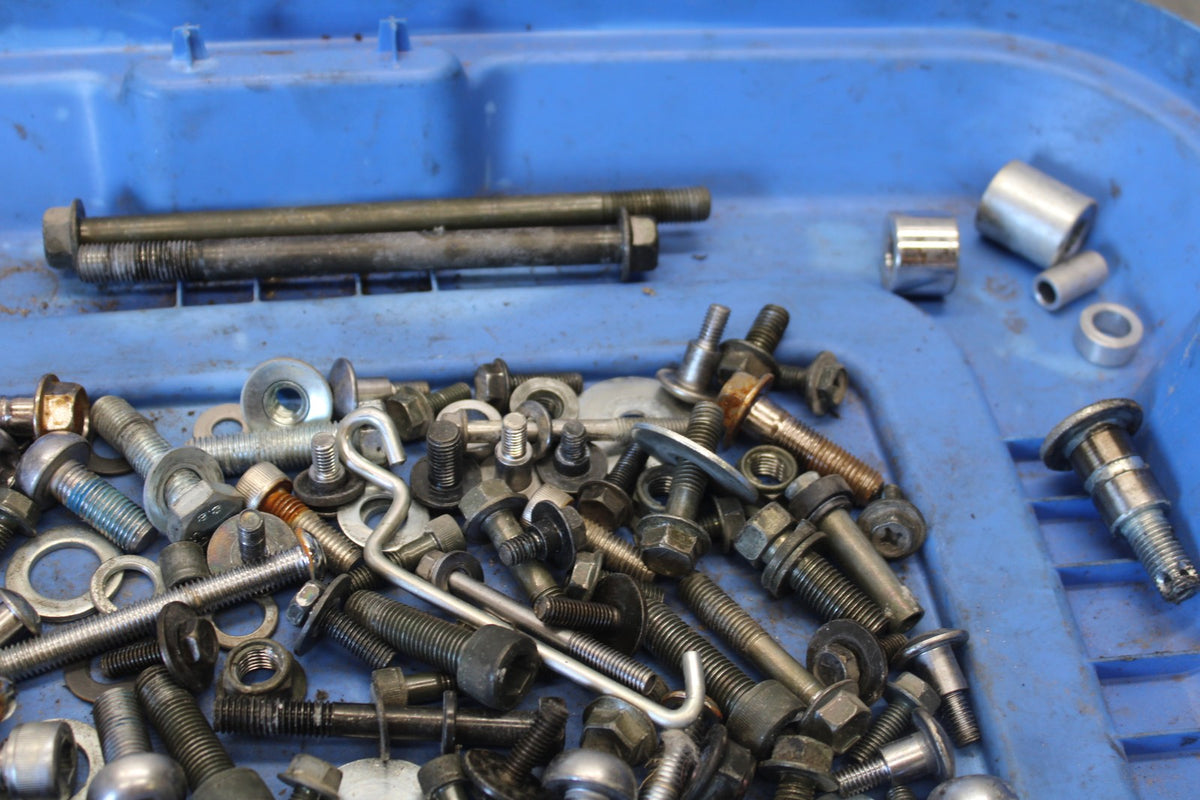 07 SUZUKI BOULEVARD M50 MOUNTING BOLTS HARDWARE SCREWS BB897