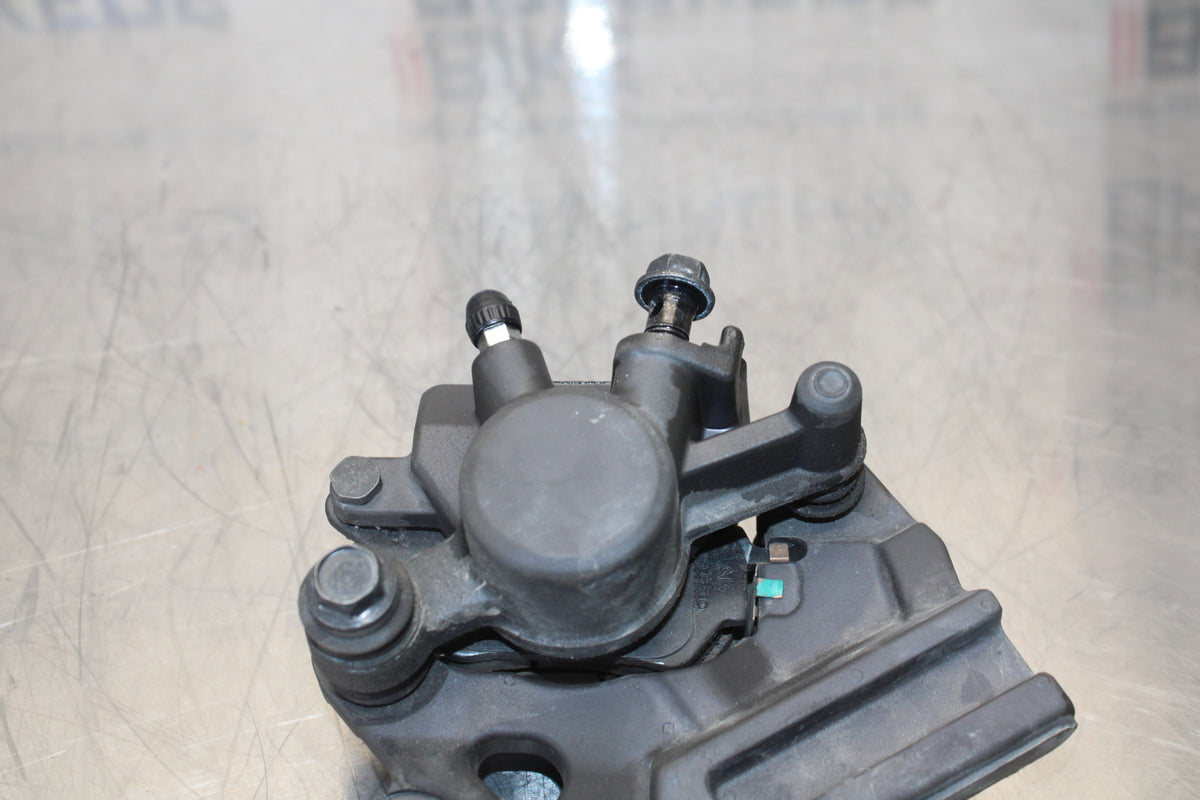 23 YAMAHA YZF R3 REAR BACK BRAKE CALIPER W MOUNT BRACKET BB147