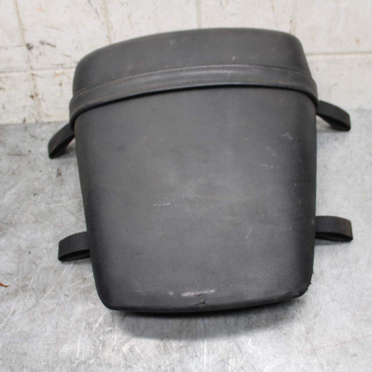 2002 Yamaha YZF R6 REAR BACK PASSENGER TANDEM SEAT PAD SADDLE PILLION BB545