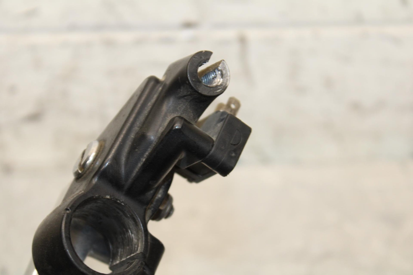 2005 Honda CBR600RR CLUTCH LEVER PERCH MOUNT BRACKET BB564