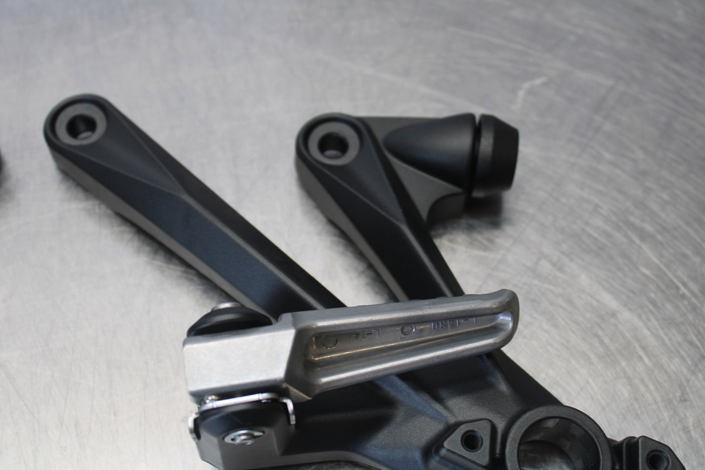 23-24 KAWASAKI NINJA ZX14R REAR BACK PASSENGER PEG SET PAIR BB169