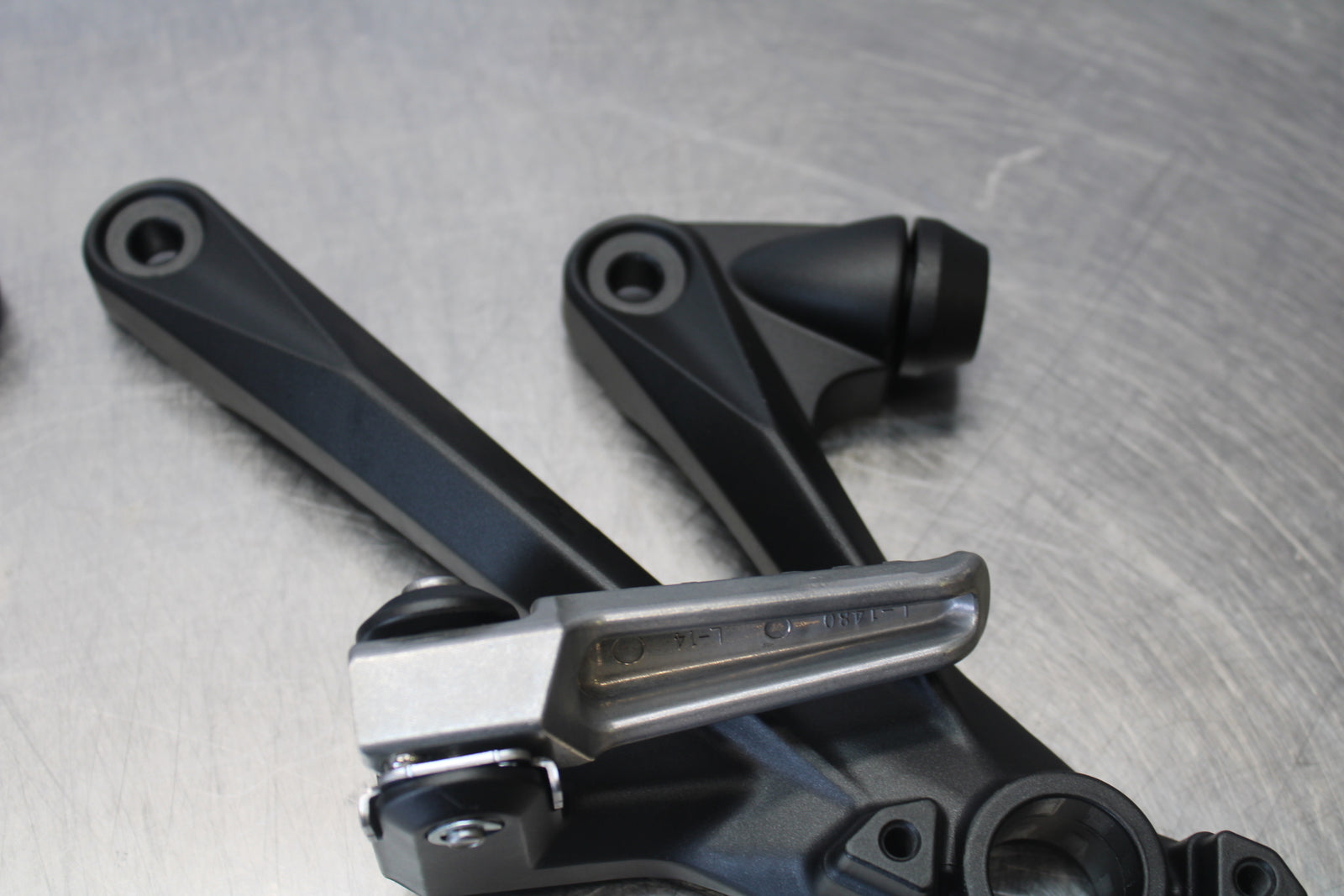 23-24 KAWASAKI NINJA ZX14R REAR BACK PASSENGER PEG SET PAIR BB169